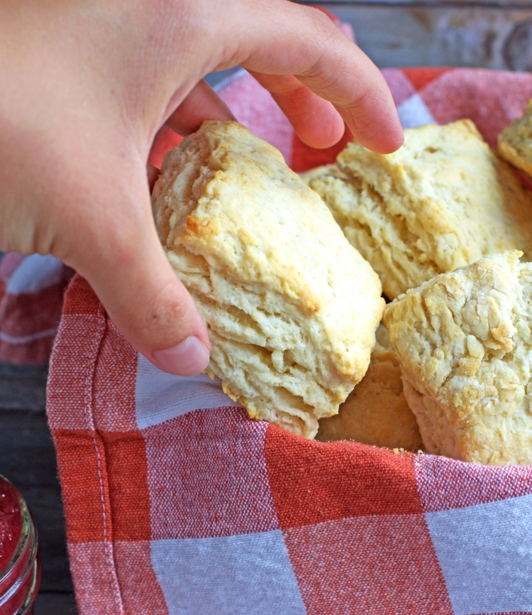 sourdough discard buttermilk biscuits